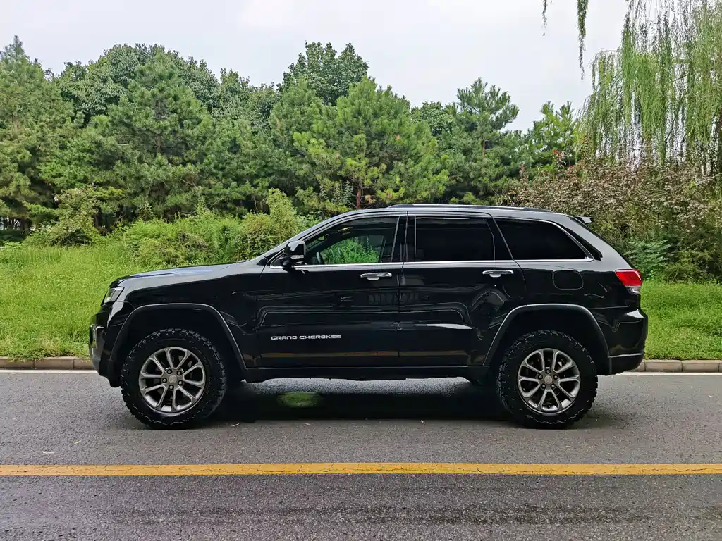 Jeep Grand Cherokee 2014 — фото 11