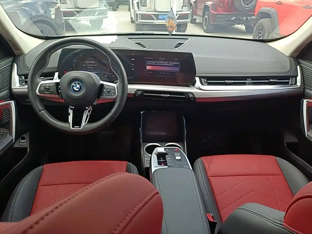 BMW iX1 2024 — фото 10