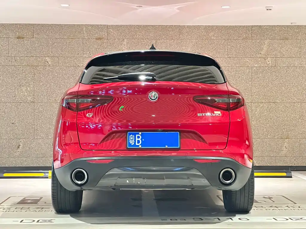 Alfa Romeo Stelvio 2017 — фото 12