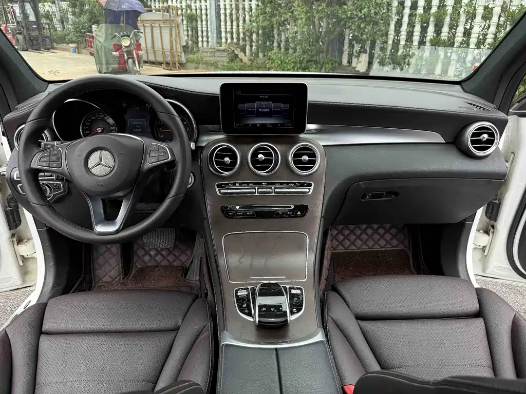 Mercedes-Benz GLC 2016 — фото 11