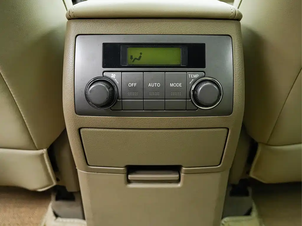 Toyota Highlander 2010 — фото 19