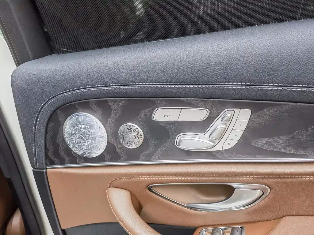 Mercedes-Benz E-Class 2019 — фото 12