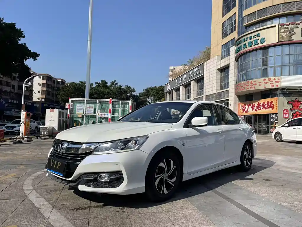 Honda Accord 2017 — фото 1