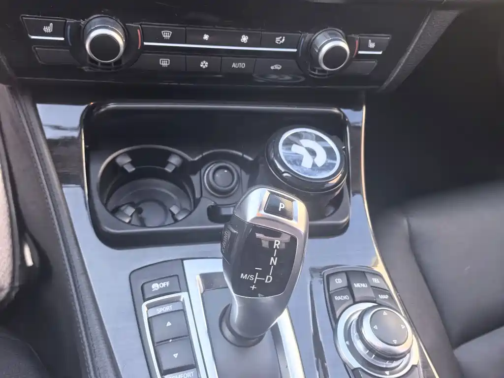 BMW 5 Series 2012 — фото 9