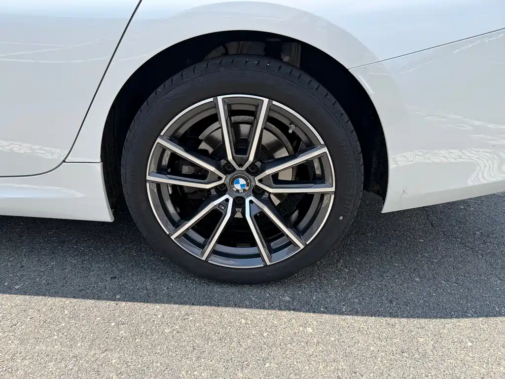 BMW 3 Series 2023 — фото 12