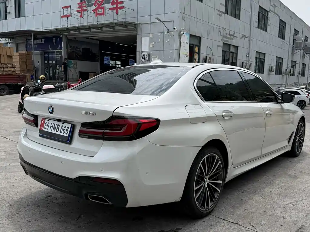 BMW 5 Series 2019 — фото 7