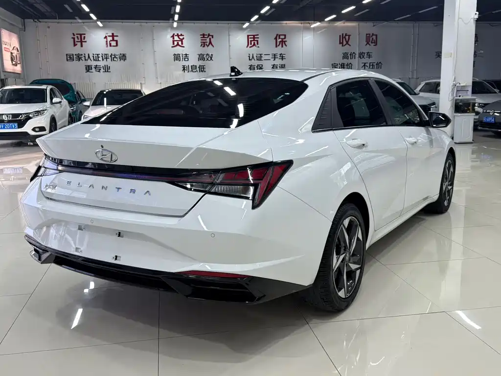 Hyundai Elantra 2022