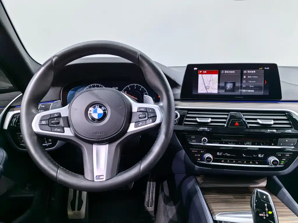 BMW 5 Series 2019 — фото 9