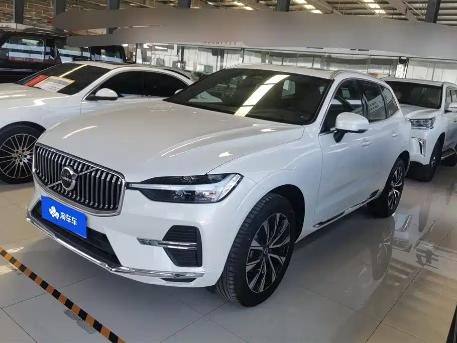 Volvo XC60 2024 — фото 1