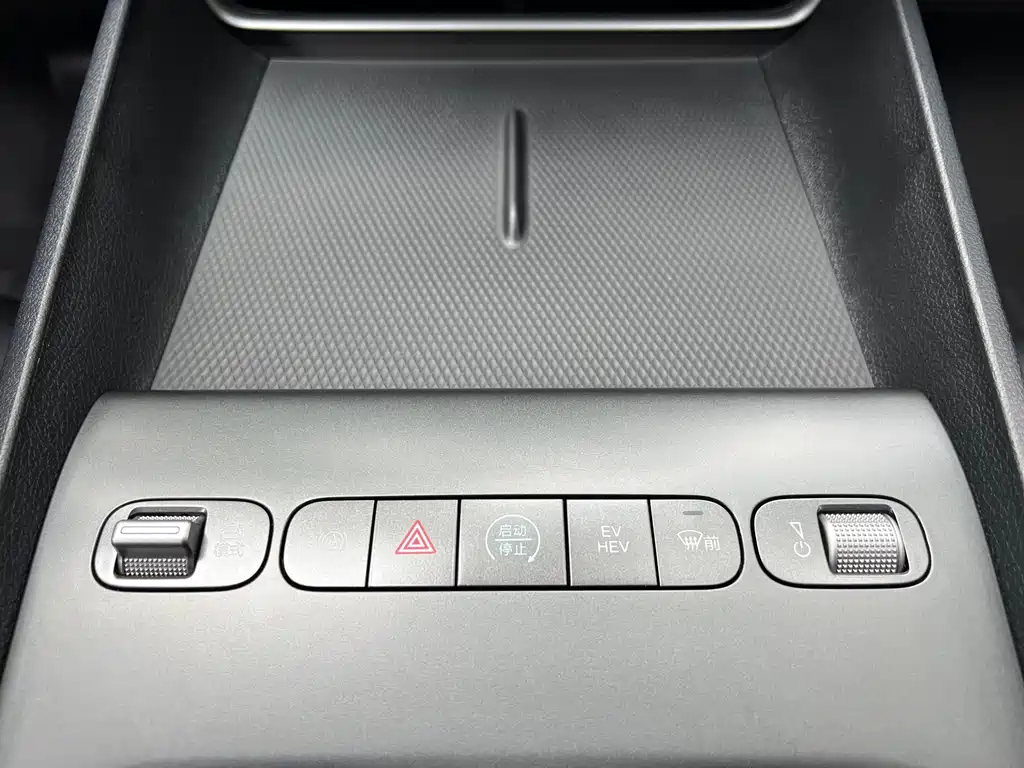 BYD Seal 05 DM-i 2025 — фото 15