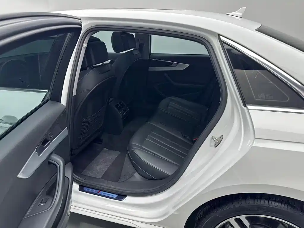 Audi A4L 2021