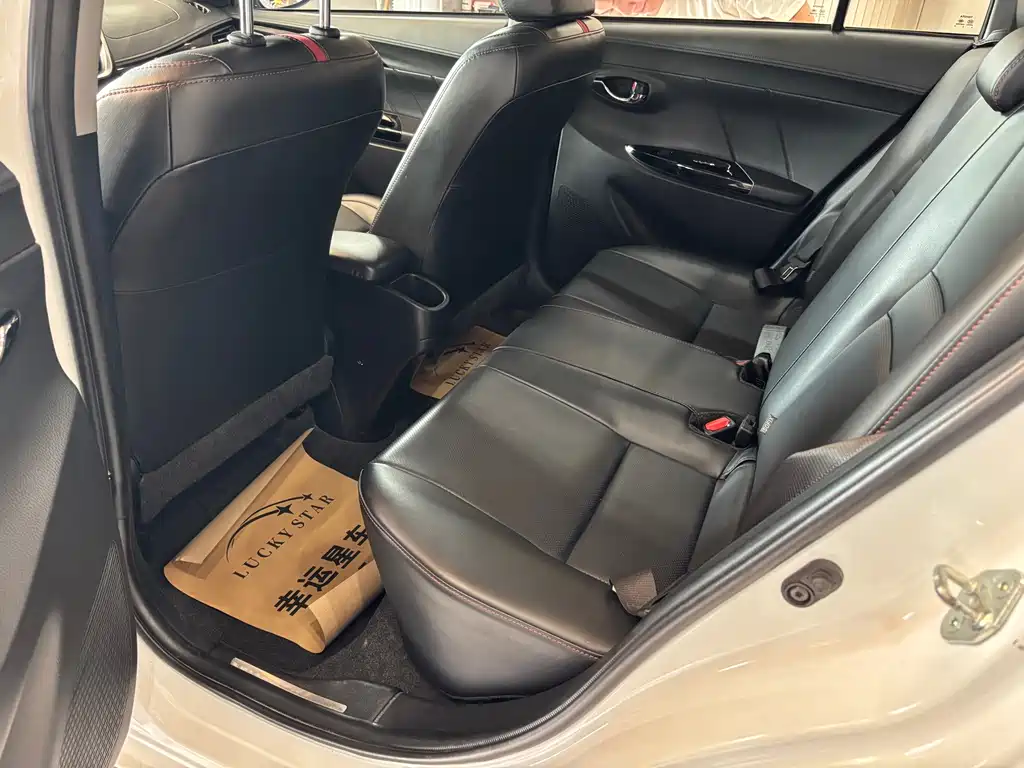 Toyota Yaris L 2023 — фото 10