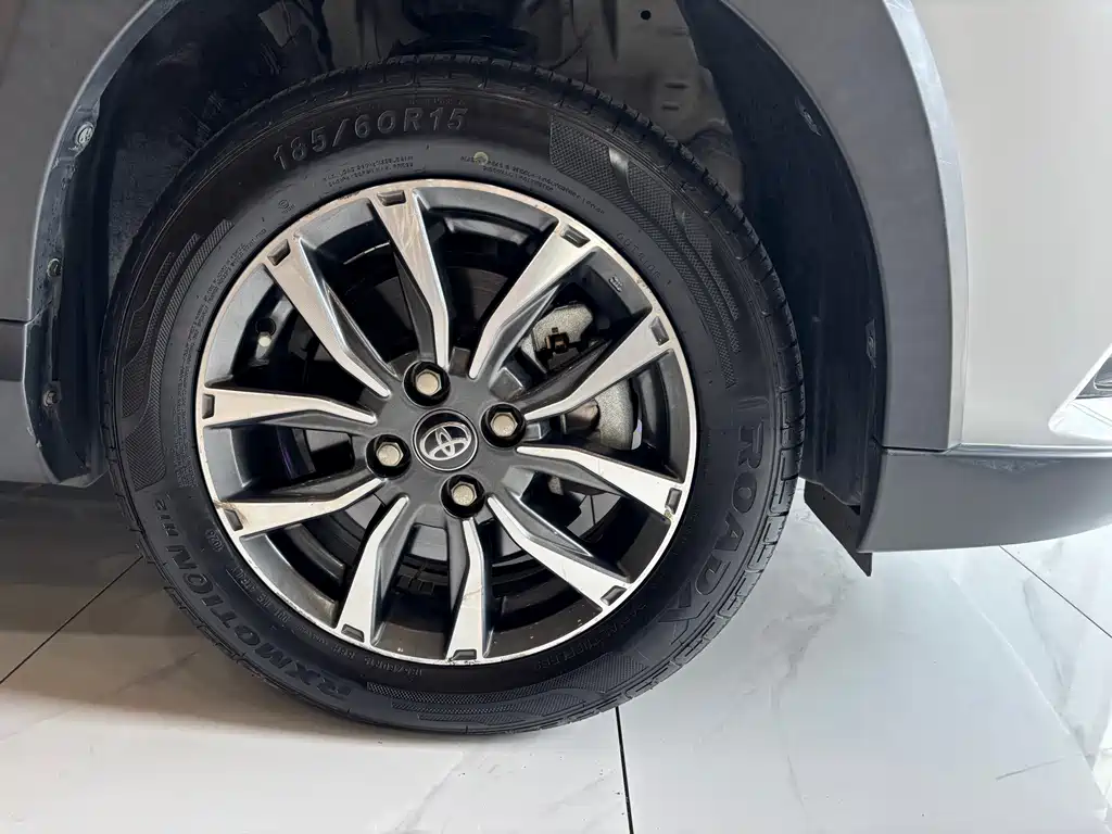Toyota Yaris L 2023 — фото 18