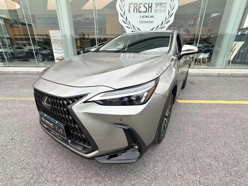 Lexus NX 2025