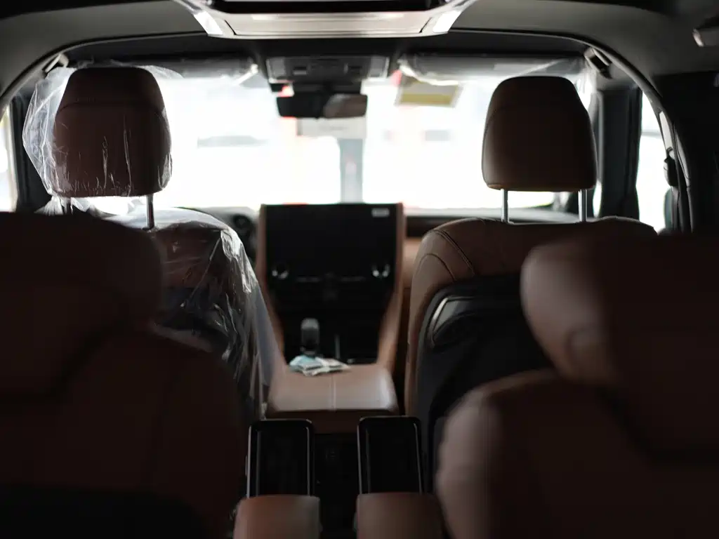 Toyota Alphard 2023 — фото 18