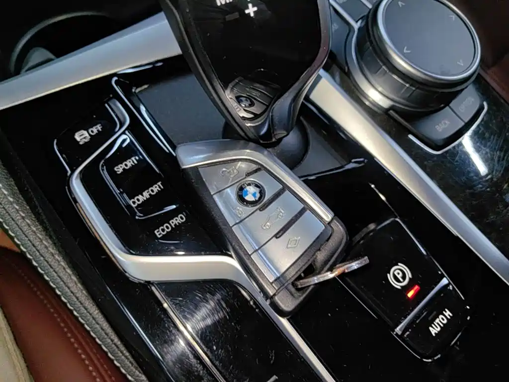 BMW 5 Series 2021 — фото 9
