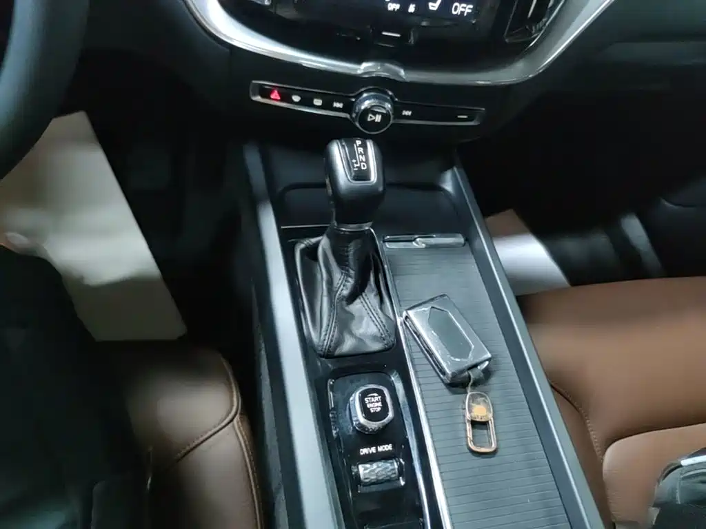 Volvo XC60 2019 — фото 14