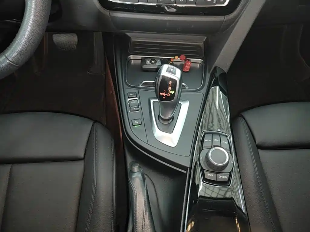 BMW 3 Series GT 2018 — фото 10