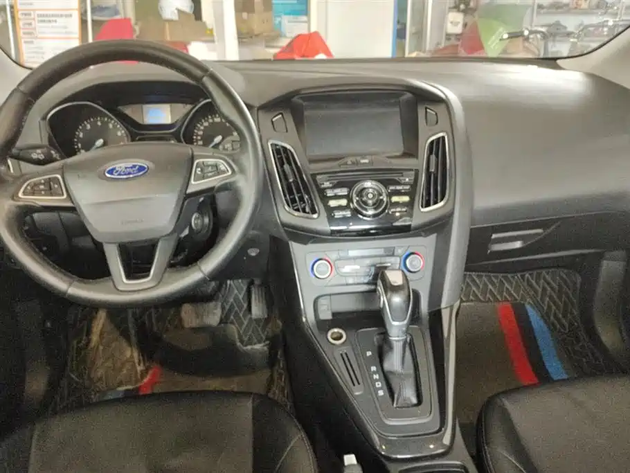 Ford Focus 2016 — фото 11