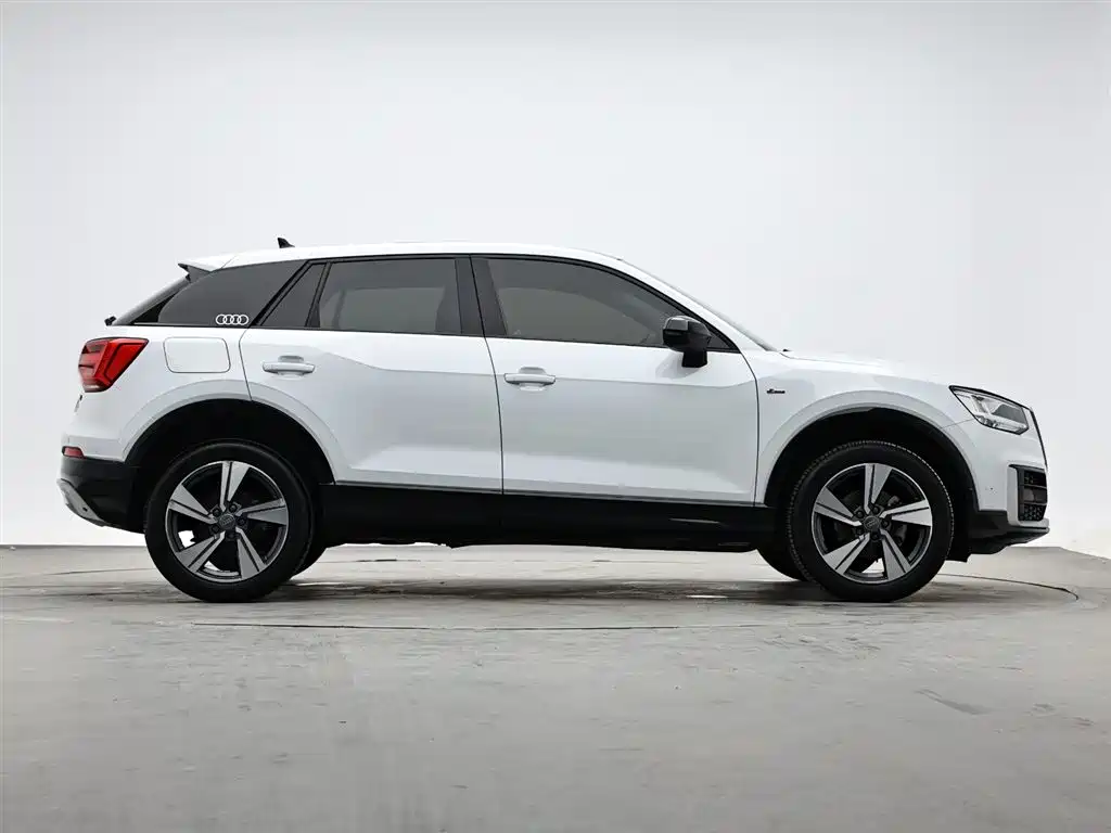 Audi Q2L 2020 — фото 6