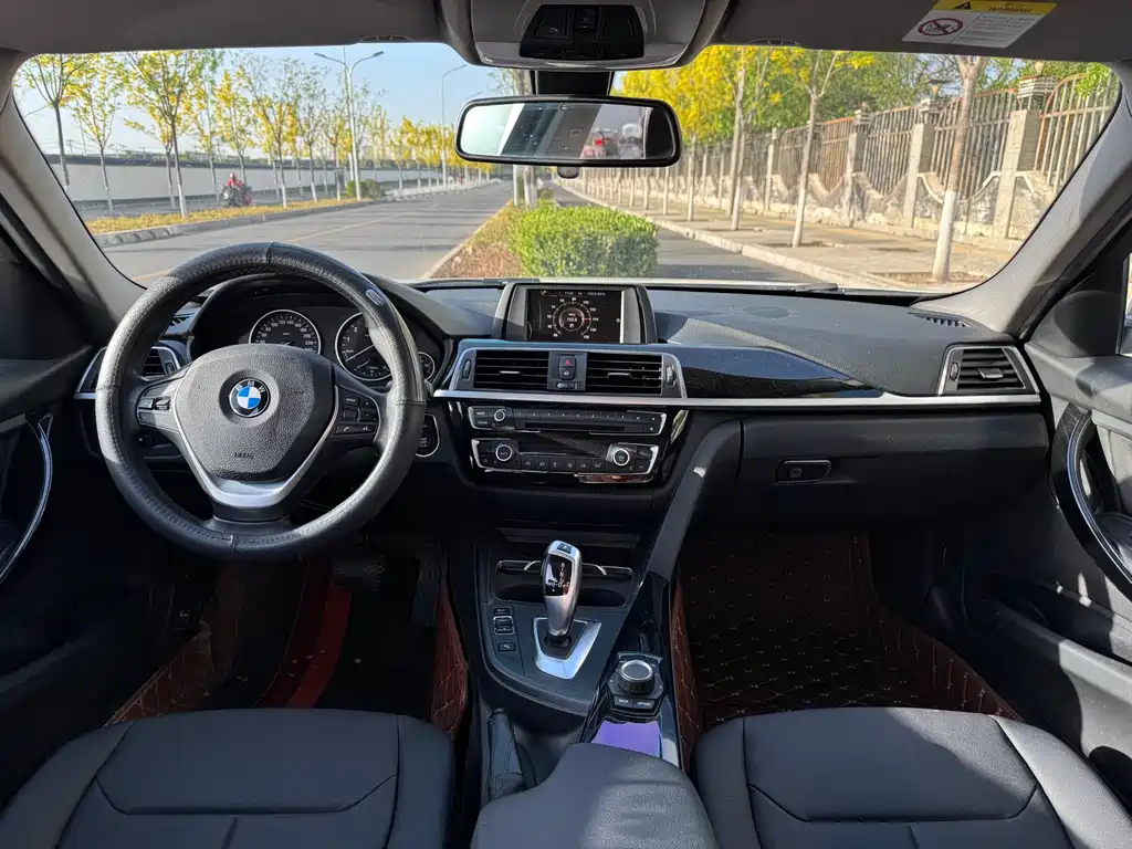 BMW 3 Series 2017 — фото 12