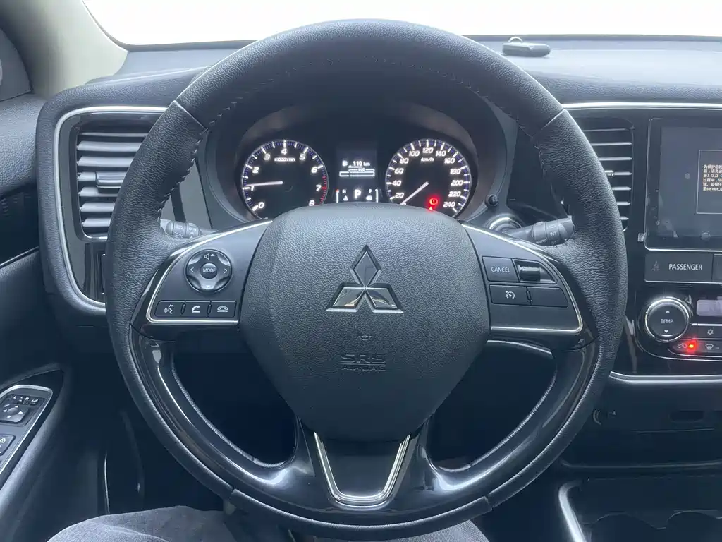 Mitsubishi Outlander 2023 — фото 19