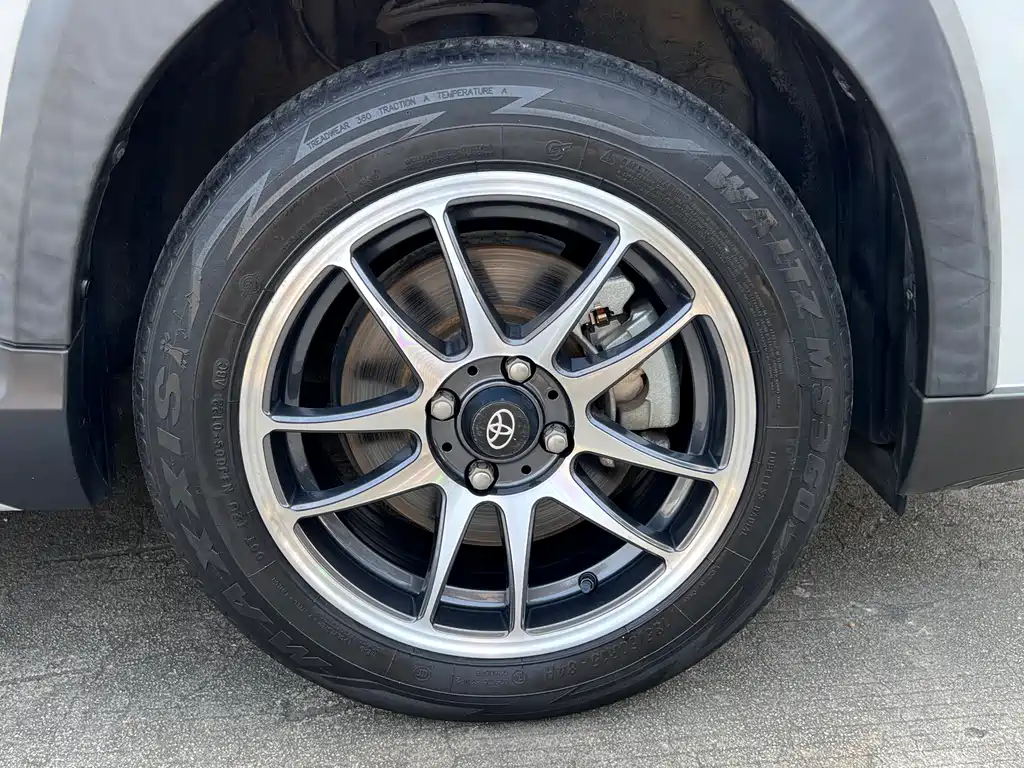 Toyota Yaris L 2022 — фото 11