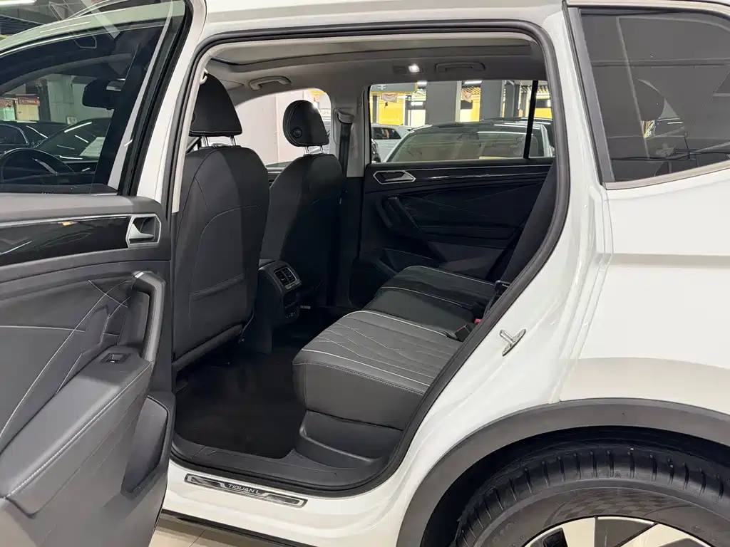 Volkswagen Tiguan L 2023 — фото 10