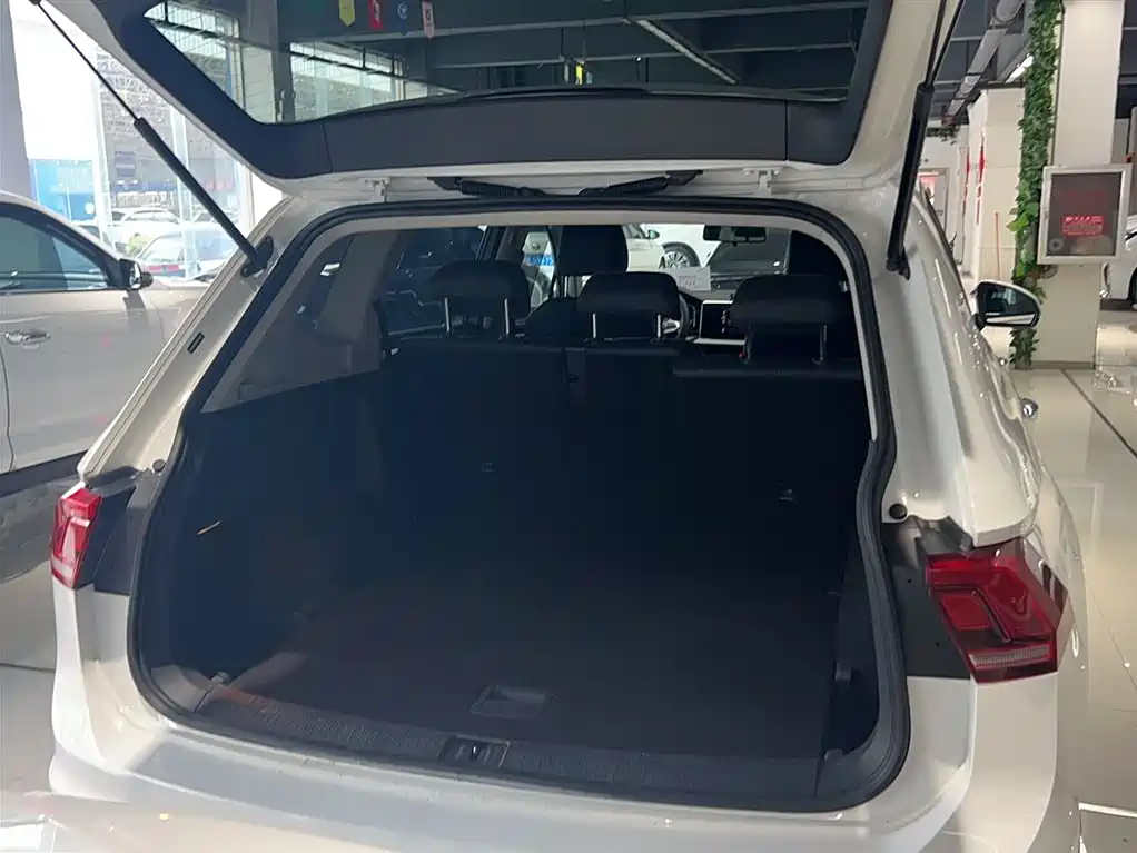 Volkswagen Tiguan L 2022 — фото 16