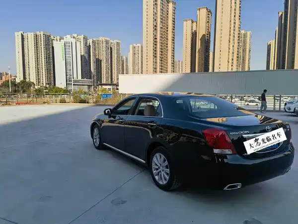Toyota Crown 2010