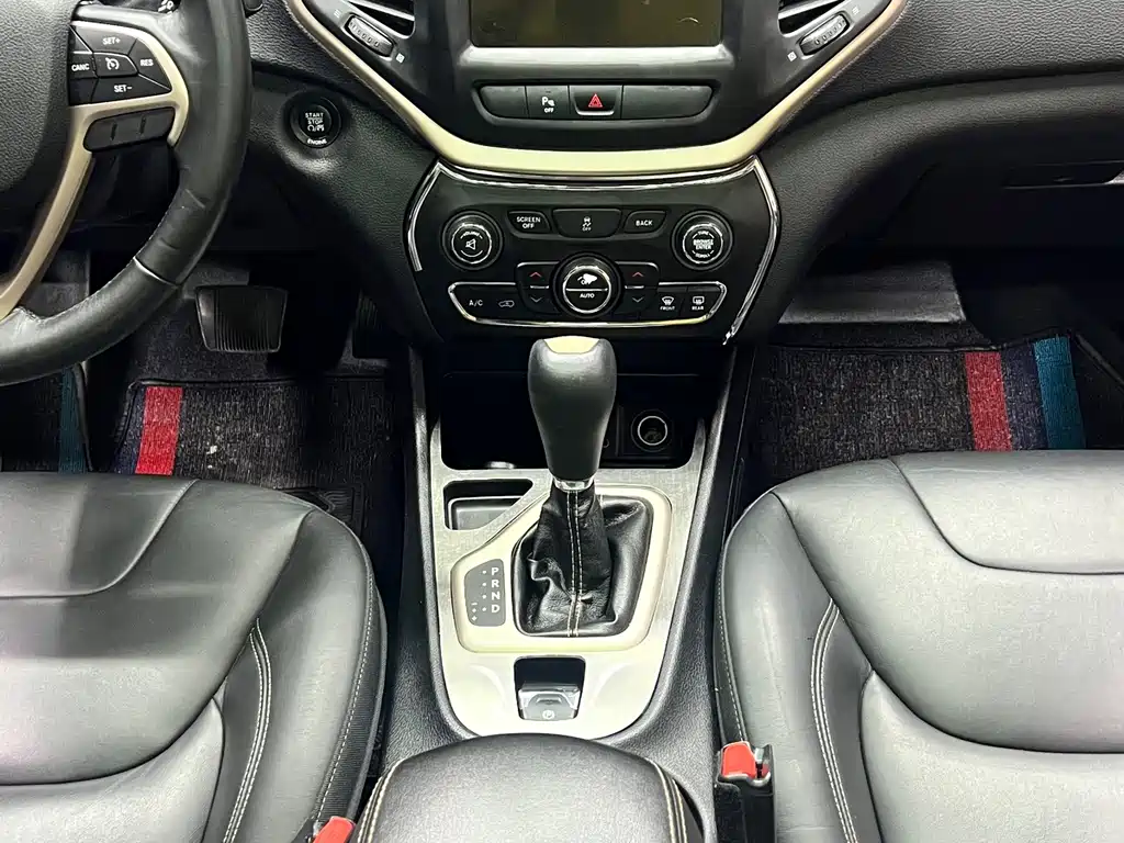 Jeep Cherokee 2016 — фото 12