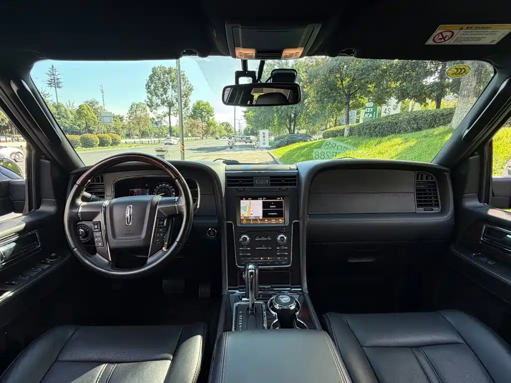 Lincoln Navigator 2018 — фото 13