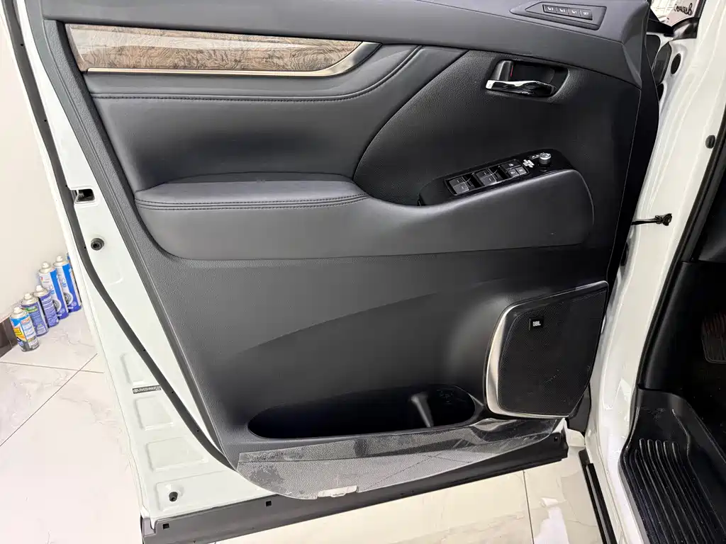 Toyota Vellfire 2023 — фото 5