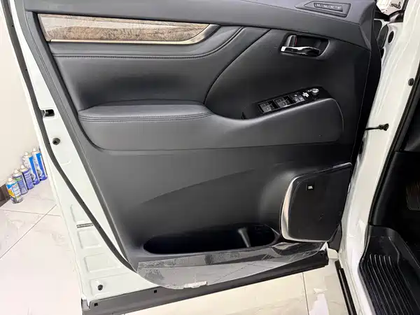Toyota Vellfire 2023