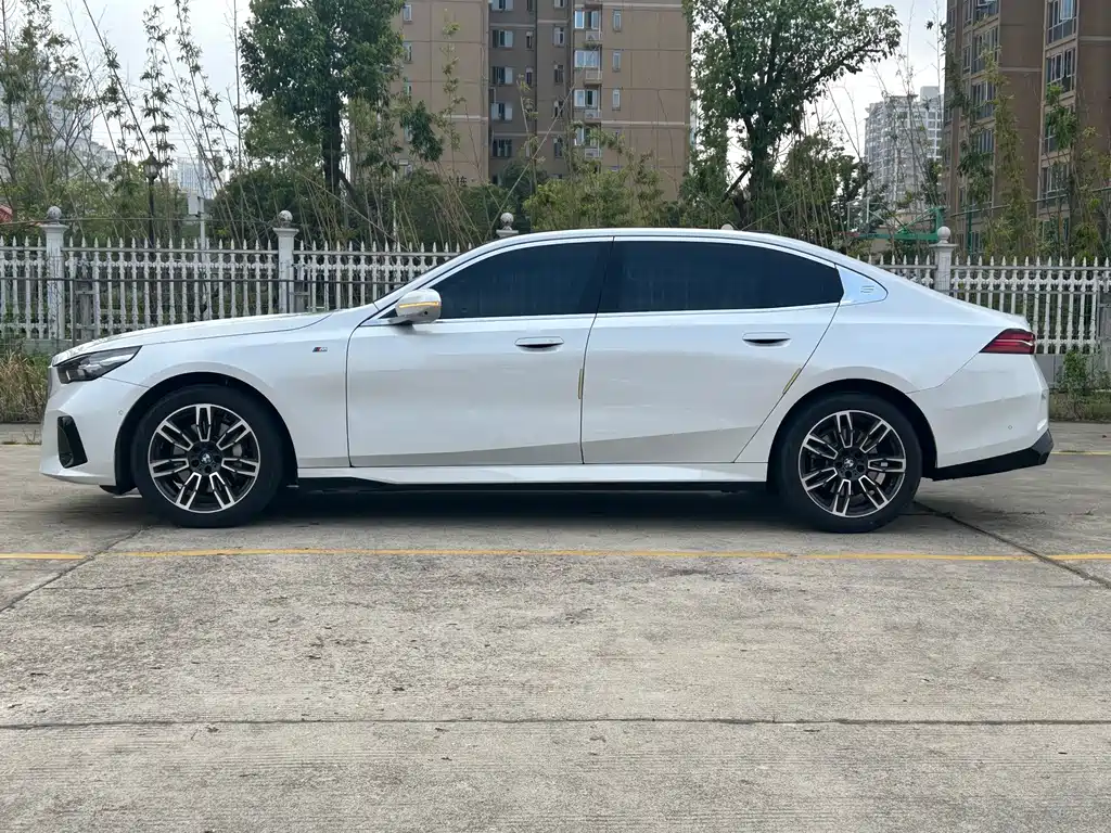 BMW 5 Series 2024