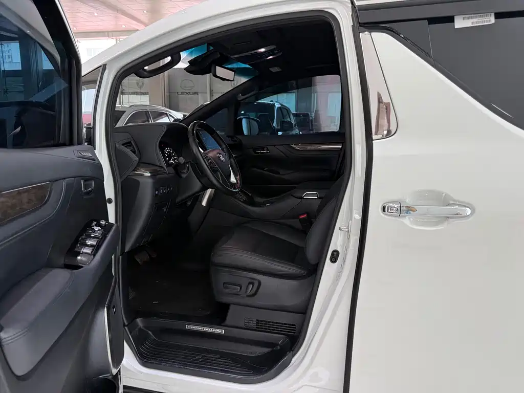 Toyota Vellfire 2023 — фото 7