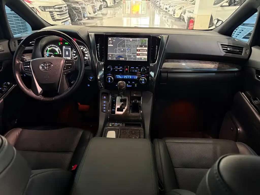 Toyota Vellfire 2023 — фото 15