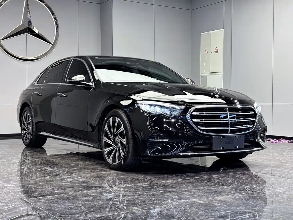 Mercedes-Benz E-Class 2025 — фото 3