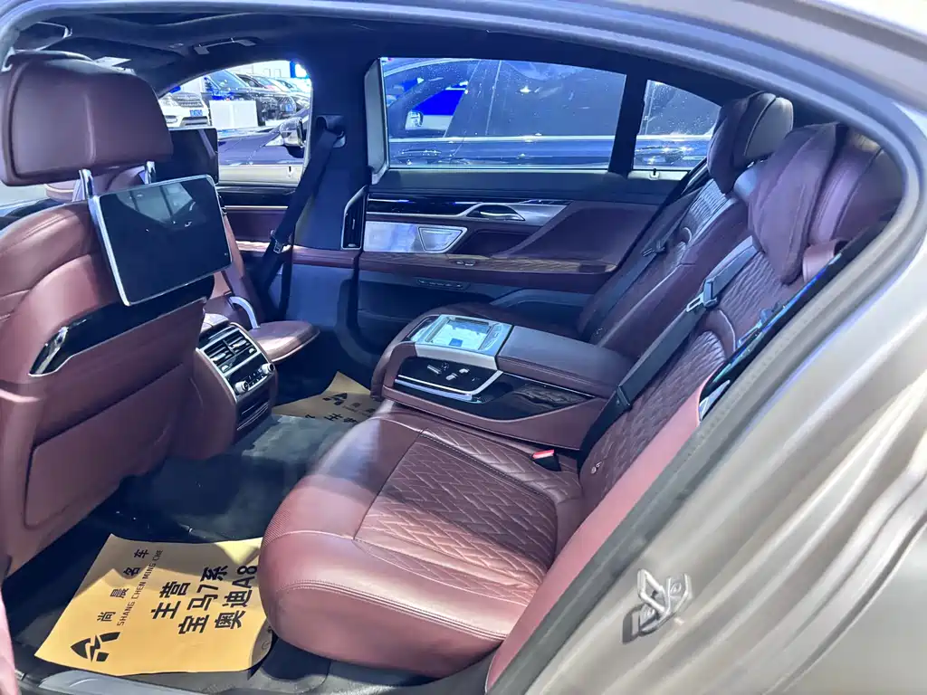 BMW 7 Series 2020 — фото 11