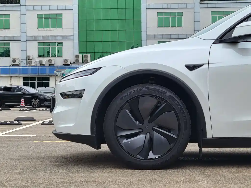 Tesla Model Y 2026 — фото 26