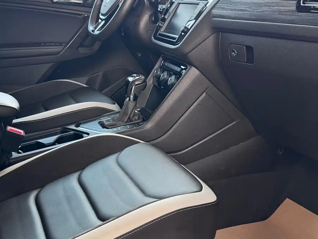 Volkswagen Tiguan L 2018 — фото 8