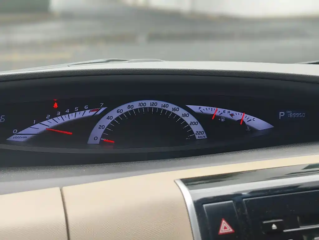 Toyota Previa 2015 — фото 12