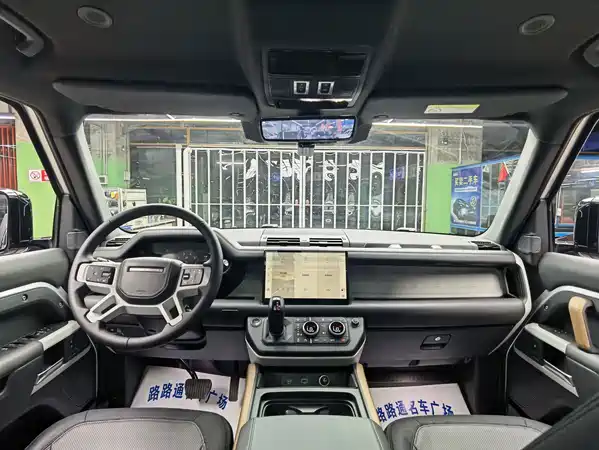 Land Rover Defender 2023