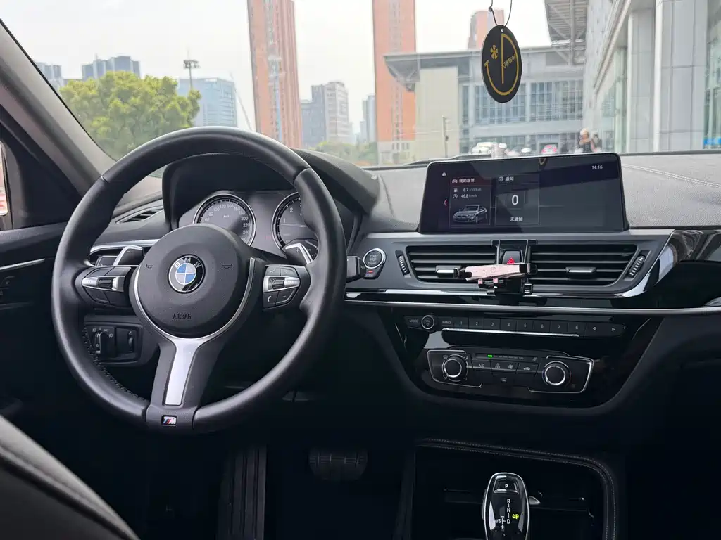 BMW 1 Series 2020 — фото 9
