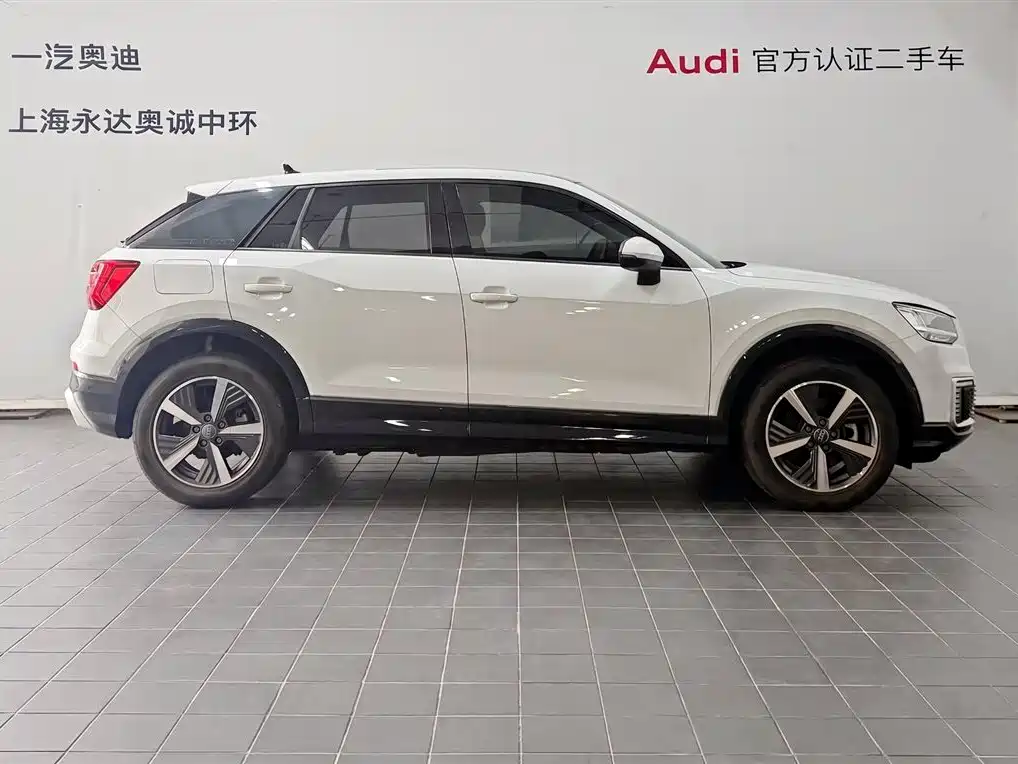 Audi Q2L E-Tron 2021 — фото 3