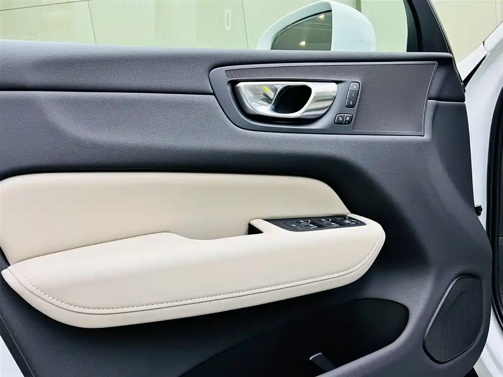 Volvo XC60 2026 — фото 11