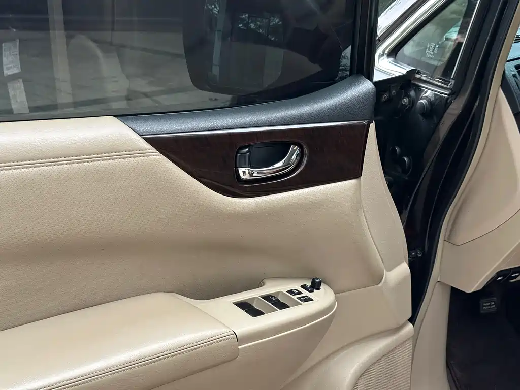 Nissan Quest 2014 — фото 11
