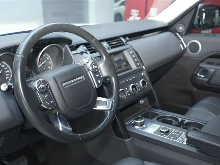 Land Rover Discovery 2017 — фото 13