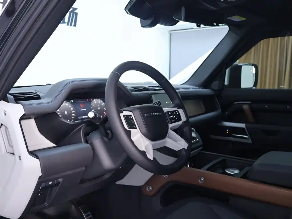 Land Rover Defender 2024 — фото 11