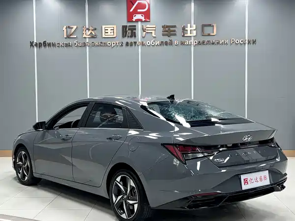 Hyundai Elantra 2022